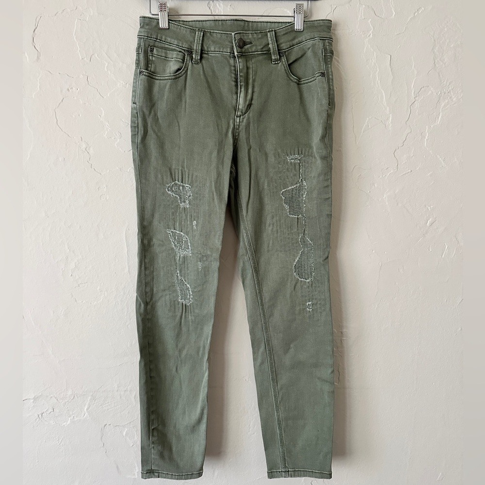 NWT BCBGMaxAzria Distressed Jeans